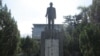 台湾校园常可看见蒋介石铜像 (美国之音张永泰拍摄)