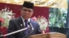 Moro Islamic Liberation Front Chairman Al Haj Murad Ebrahim holds a rare press conference at Camp Darapanan, Philippines, October 27, 2012. (Simone Orendain/VOA)