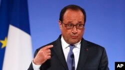 法国总统奥朗德在巴黎对各国驻法外交使团代表发表讲话时表示，美国与欧盟的贸易对话“已经陷入困境，我们的立场没有得到尊重，不平衡非常明显”。（2016年8月30日）