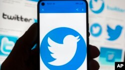 Logo de Twitter en un teléfono celular.