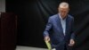 El presidente Recep Tayyip Erdogan emite su voto en las elecciones presidenciales y legislativas de Turquía el 14 de mayo de 2023.