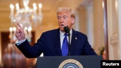 El presidente estadounidense, Trump, firma la Ley Laken Riley en Washington
