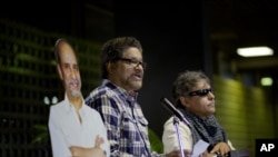 ARCHIVO - En esta fotografía de archivo del 23 de septiembre de 2014, Luciano Marín, alias Iván Márquez, jefe negociador de las Fuerzas Armadas Revolucionarias de Colombia (FARC), en La Habana, Cuba, declara ante periodistas durante los diálogos de paz.