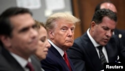 El expresidente Donald Trump en la sala de audiencia en la Corte de Manhattan, en Nueva York, el 4 de abril de 2023.