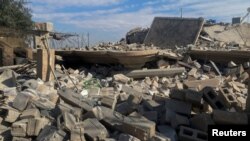 Se muestra un edificio destruido en el lugar de un ataque aéreo estadounidense en al-Qaim, Irak, el 3 de febrero de 2024.