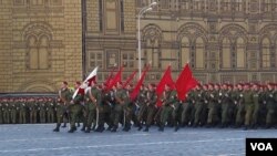 莫斯科红场阅兵彩排中的俄军部队。（美国之音白桦拍摄）