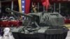 ARCHIVO - Venezuela, junto a Cuba y Nicaragua, están entre los países que más armas han comprado a Rusia en la región latinoamericana. EEUU identificó a otros seis países que poseen armamento ruso y ha ofrecido reemplazarlo por armas estadounidenses. 