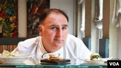 José Andrés dirige más de cinco restaurantes en Washington y Los Ángeles, de reconocido renombre en las influencias culinarias actuales de la cocina estadounidense.