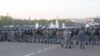 2012年5月普京再次就职总统前夕莫斯科爆发大规模反政府示威，警察当时驱散示威者。(美国之音白桦拍摄)