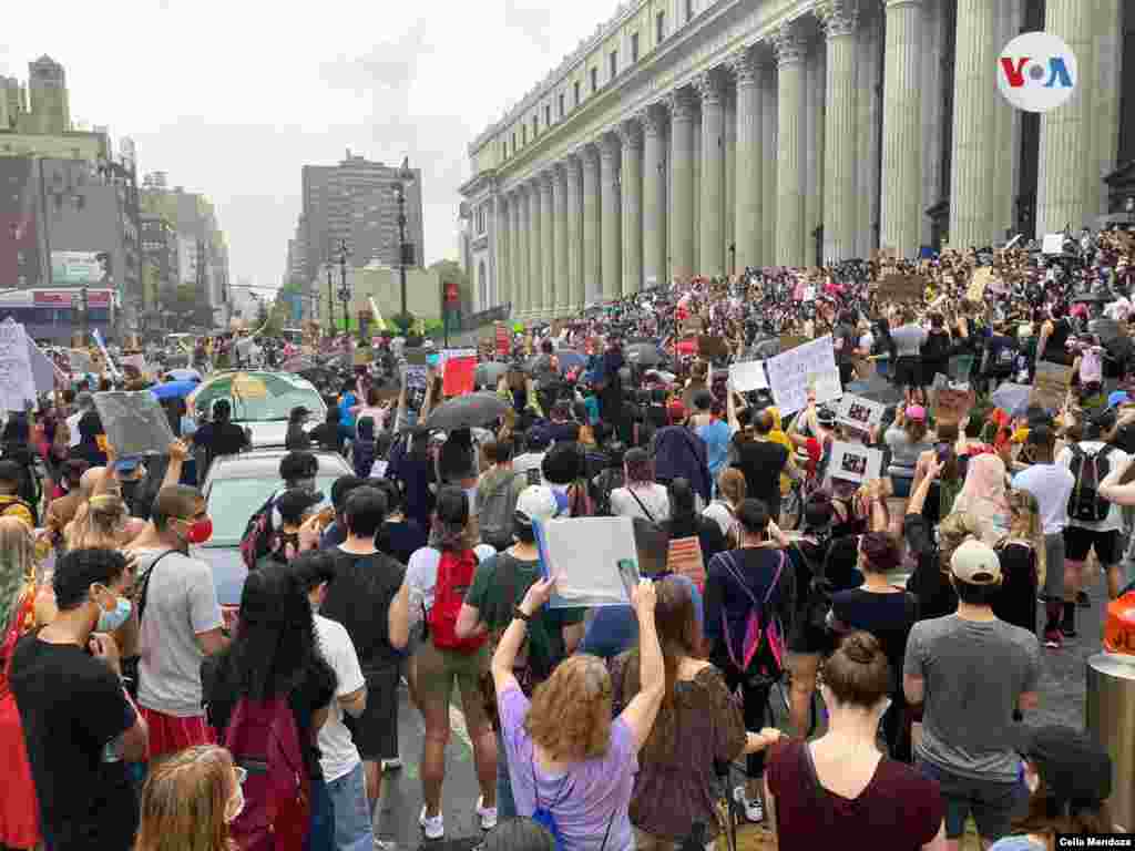 Sigue vigente el toque de queda despu&#233;s de las 20.00 horas. Foto: Celia Mendoza-VOA 