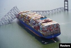 Vista aérea del enorme carguero Dali que se estrelló contra el puente Francis Scott Key, provocando su colapso en Baltimore, Maryland, EEUU, el 26 de marzo de 2024.