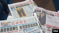 台湾主要媒体以头版头条报道萧习会 (美国之音张永泰 拍摄)