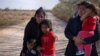 Biden ordena a FEMA ayudar con aumento de niños migrantes 