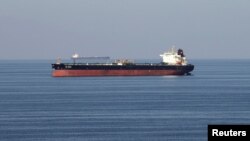 Por el Estrecho de Ormuz, en el Golfo de Omán, transita el 20% del comercio mundial de petróleo.