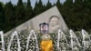 2017年4月15日，李昭骨灰葬于其夫胡耀邦墓旁。（钱江拍摄）