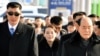 金永南（右）与金与正（中）率团2018年2月9日抵达韩国（路透社）