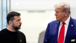 ARCHIVO - El expresidente Donald Trump se reúne con el presidente de Ucrania, Volodymyr Zelenskyy, en la Torre Trump, el viernes 27 de septiembre de 2024, en Nueva York. AP