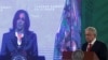 La vicepresidenta de Estados Unidos, Kamala Harris, aparece en la pantalla mientras el presidente de México, Andrés Manuel López Obrador, asiste a cumbre climática global virtual, e 22 de abril de 2021. 