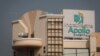 เครื่องบินบินผ่านโรงพยาบาล Apollo Hospital ในกรุงนิวเดลี (รอยเตอร์)