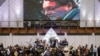 Amigos, familiares y simpatizantes del candidato presidencial ecuatoriano Fernando Villavicencio, , asisten a un homenaje post mortem en el Centro de Exposiciones de Quito, Ecuador, el 11 de agosto de 2023. REUTERS/Karen Toro