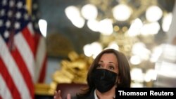 La vicepresidenta Kamala Harris sostiene una conversación sobre los países del Triángulo Norte desde la Casa Blanca en Washington, el 22 de abril de 2021.