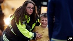 Las autoridades no dieron a conocer el nombre del estudiante fallecido en el tiroteo en la escuela ubicada en un lujoso suburbio de Denver el martes 7 de mayo de 2019, pero señalaron que se trataba de un varón de 18 años.