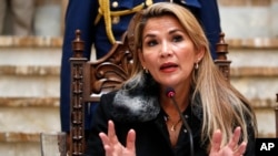 La presidenta interina Jeanine Áñez advirtió el viernes que si el exmandatario Evo Morales regresa al país deberá enfrentar un juicio por fraude electoral.