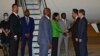 La secretaria de Comercio de EEUU, Gina Raimondo, es recibida en Beijing por funcionarios chinos el 27 de agosto de 2023.
