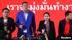 Pheu Thai ပါတီ ဦးဆောင်သူတွေ