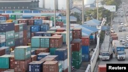 （资料图）亚洲世界公司在仰光莱恩河港口作业。