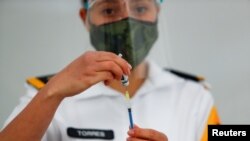 La información sobre el inicio de las vacunaciones contra COVID-19 en varios países del mundo ha contribuido a propagar información veraz para la confianza del público en las inmunizaciones. México inició la vacunación contra COVID-19 este jueves. 