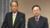 台湾陆委会主委王郁琦(右)星期三在立法院接受质询 （美国之音张永泰拍摄）