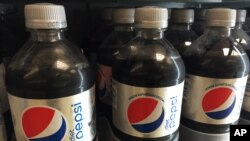 Las marcas de refrescos usan el aspartamo en sus variedades de dieta.