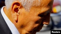El comisionado del Instituto Nacional de Migración (INM), Francisco Garduño, llega a la Corte Federal para asistir a su cita con un juez sobre el incendio en un centro de detención donde murieron 40 migrantes, en Ciudad Juárez, México, el 30 de abril de 2023.