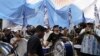 Cordón policial costodiaba el 24 de enero de 2014 la sede del Congreso de Argentina ante las protestas de sindicatos y otras organizaciones que se oponen al paquete de medidas implementadas por el presidente Javier Milei que el legislativo debe discutir.